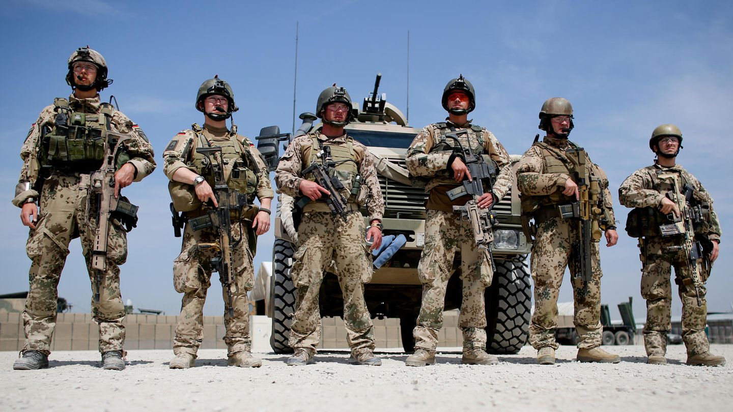 Soldaten der Bundeswehr im Feldlager in Kundus (Afghanistan)