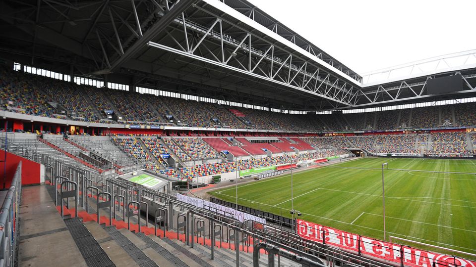 Die Merkur Spiel-Arena von Fortuna Düsseldorf wird in den nächsten Wochen leer bleiben - so wie alle Bundesliga-Stadien