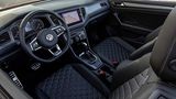 Übersichtliches Cockpit mit zu viel Hartplastik