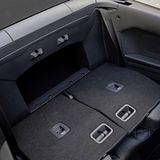 Mithilfe der Durchlade kann man längere Gegenstände transportieren