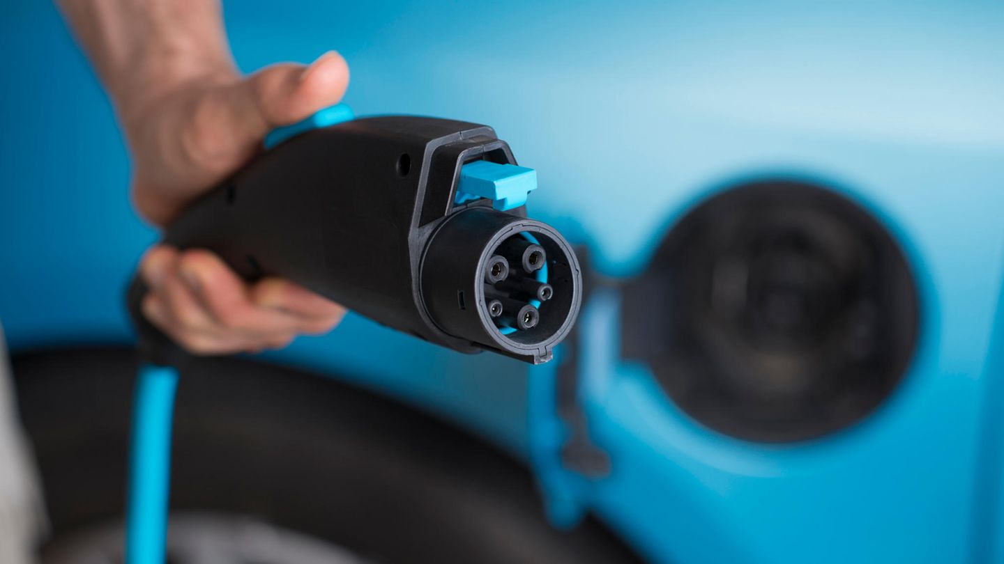 E-Auto - wie viele unterschiedliche Stecker gibt es eigentlich? E-Auto - wie viele unterschiedliche Stecker gibt es eigentlich?