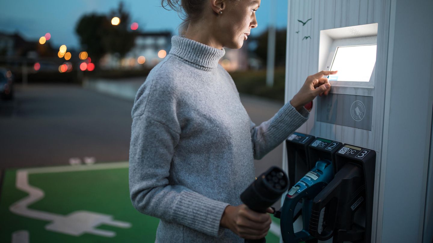 Wie bezahlt man seine Stromrechnung an einer E-Ladesäule? Wie bezahlt man seine Stromrechnung an einer E-Ladesäule?