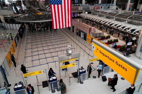 Der internationale Flughafens John F. Kennedy in New York: Viele Flüge aus den USA sind gestrichen worden 