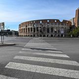 Das öffentliche Leben ist in Rom fast vollkommen zum Erliegen gekommen, wie hier vor dem Kolosseum.