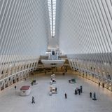 In der Haupthalle des Oculus in Manhattan: In diesem wichtigen Nahverkehrsbahnhof von New York City, wo mehrere U-Bahn-Linien und der Path Train halten, ist kaum noch was los.