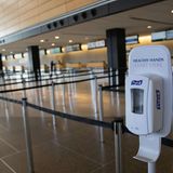 Blick über den großen Teich. Auch in den Vereinigten Staaten ist der Flugverkehr extrem eingeschränkt. Hier der Check-in-Bereich des Seattle-Tacoma International Airport an der US-Westküste am Sonntag.