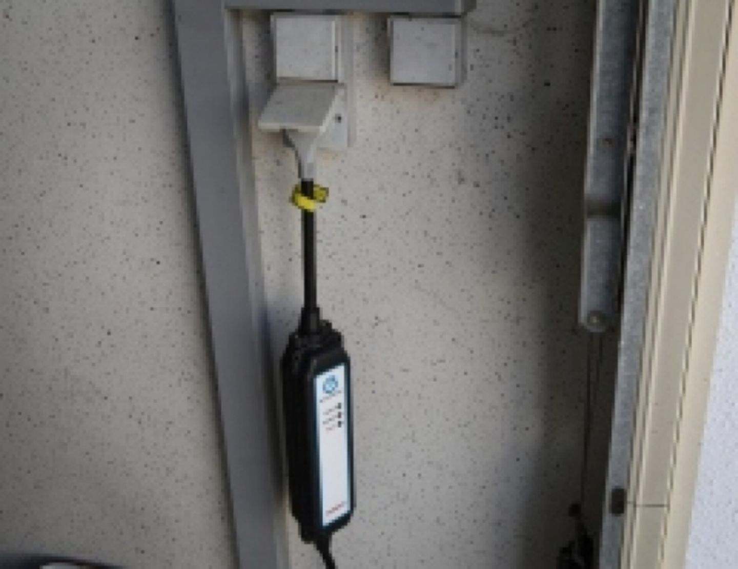 Das Laden per Schuko-Steckdose ist bei großen Batterien auf Dauer nicht sinnvoll