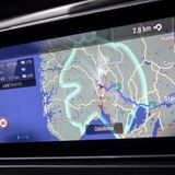 Die Reichweite wird auf dem Navigationssystem angezeigt