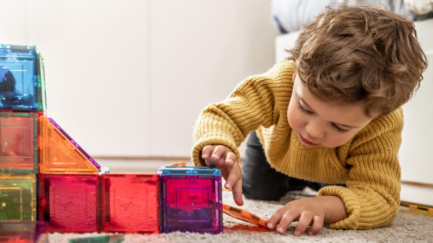 Kinder beschäftigen: in Zeiten der Isolation zuhause keine einfache Aufgabe