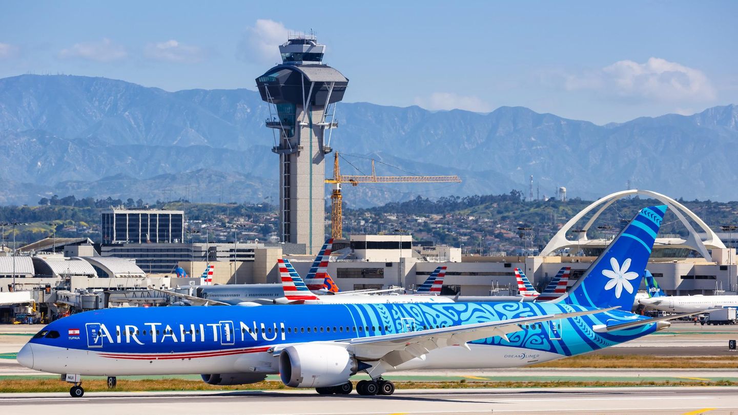 15.713 Kilometer nonstop: Eine Boeing 787-9 von Air Tahiti Nui legte die Strecke zwischen Papeete und Paris in 16 Stunden und 14 Minuten zurück. Hier ein Fotos des Jets auf dem Flughafen von Los Angeles.