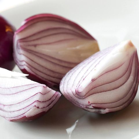 Aufgeschnittene rote Zwiebeln