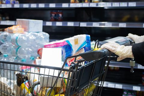 Hamsterkauf im Supermarkt