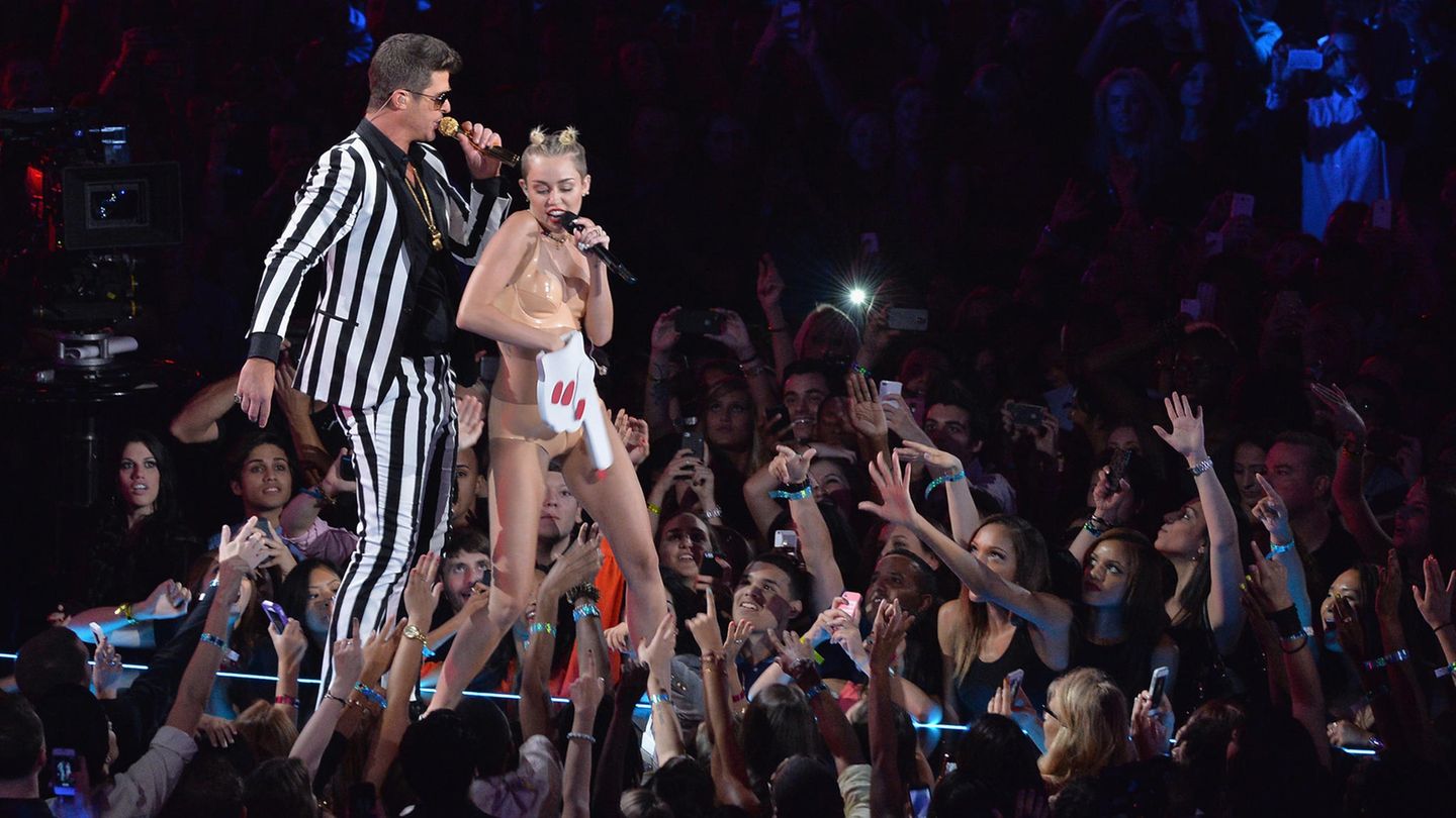 Miley Cyrus und Robin Thicke bei ihrem Auftritt 2013