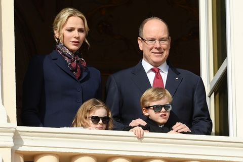 Fürst Albert II. von Monaco mit seiner Frau Charlène und den Kindern Gabriella und Jaques