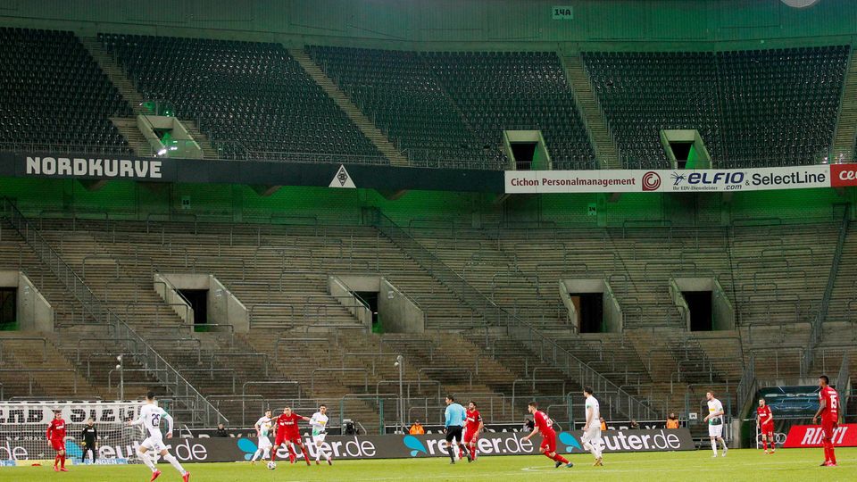 Corona: Das Bundesligaspiel Gladbach gegen Köln fand vergangene Woche wie alle Spiele der Liga vor leeren Rängen statt Das Bundesligaspiel Gladbach gegen Köln fand vergangene Woche wie alle Spiele der Liga vor leeren Rängen statt
