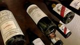 10. Guter Rotwein für schwere Tage  Wer trinken darf, sollte immer eine gute Flasche Rotwein im Haus haben, so Stevan Paul. Kann man auch über Händler online bestellen, dafür muss man nicht mal vor die Tür.