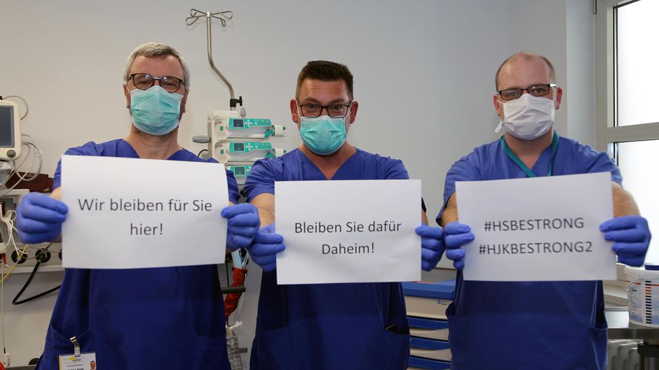 Wie Heinsberg der Corona-Krise trotzt – aber am Materialmangel zu verzweifeln droht Mit "HJK be strong 2" muntert sich das Team des Hermann-Josef-Krankenhauses in Erkelenz auf