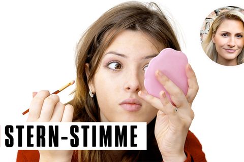 Mädchen schminkt sich