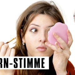 Mädchen schminkt sich
