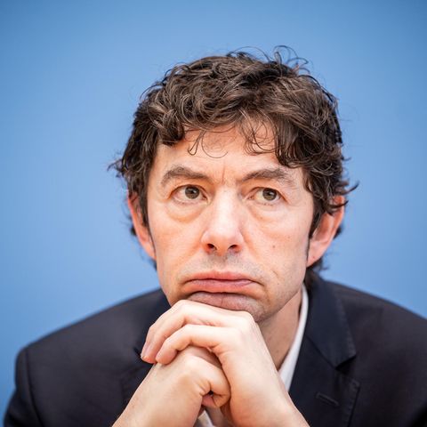 Virologe Christian Drosten glaubt nicht, dass die Bundesliga 2020 zur Normalität zurückkehren wird.