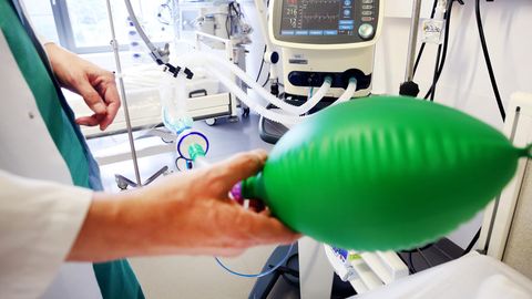 Corona Beatmungsgerät in Krankenhaus