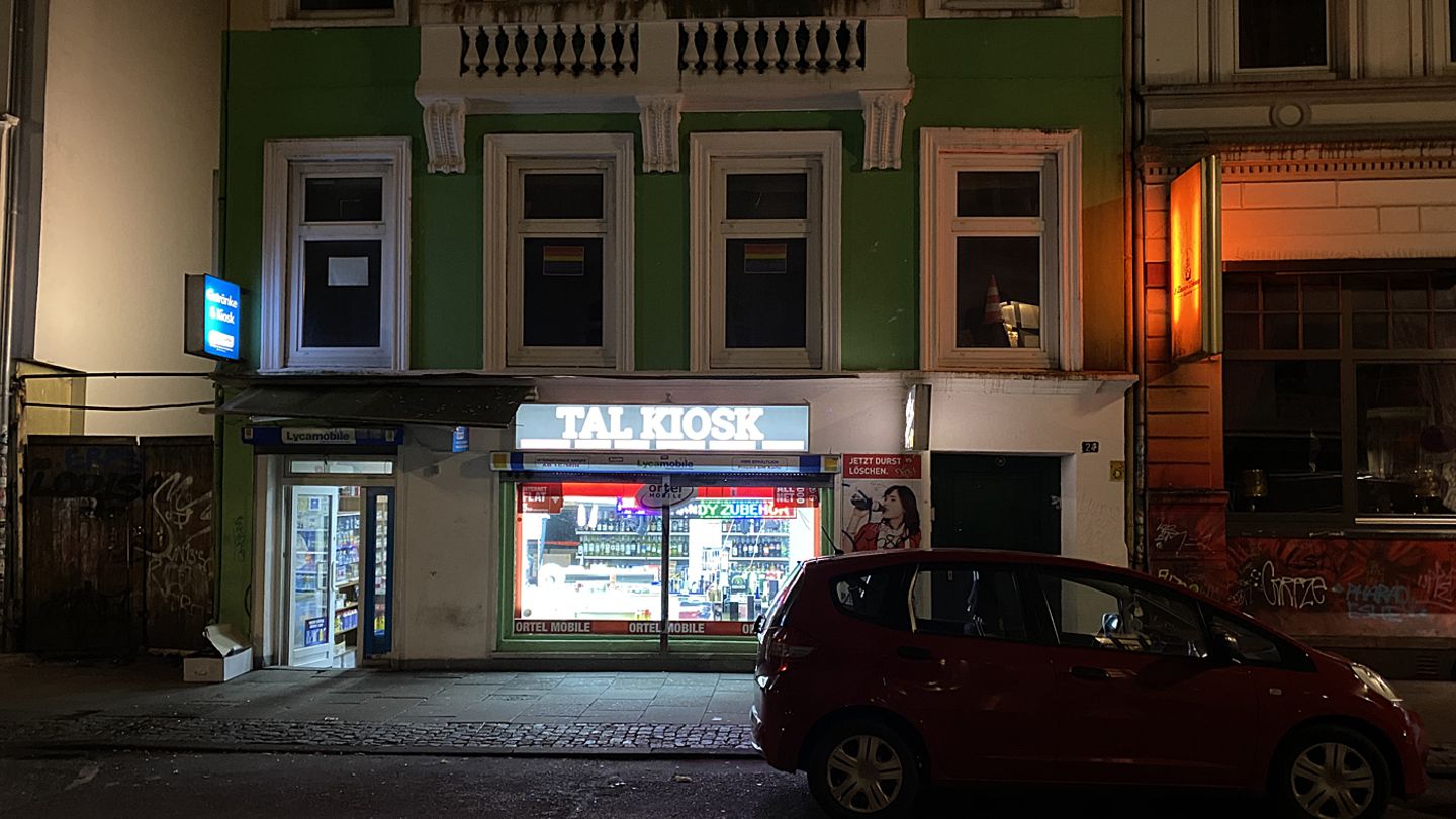 Ein Kiosk in der Talstraße hält einsam die Stellung. Kundschaft gibt es kaum.