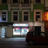 Ein Kiosk in der Talstraße hält einsam die Stellung. Kundschaft gibt es kaum.