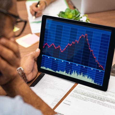 Finanzmärkte: Börseneinbruch durch Corona: Was Anleger mit ihren Aktien, Fonds und Sparplänen tun sollten