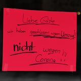 Nicht immer nur Corona ist der Grund: Dieses Schild hängt an der Tür eines Cafes in Garmisch-Partenkirchen.