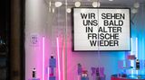 Seit dem 18. März gilt für alle Geschäfte, die keine Waren des täglichen Bedarfs verkaufen, wie hier in München, ein Öffnungsverbot.
