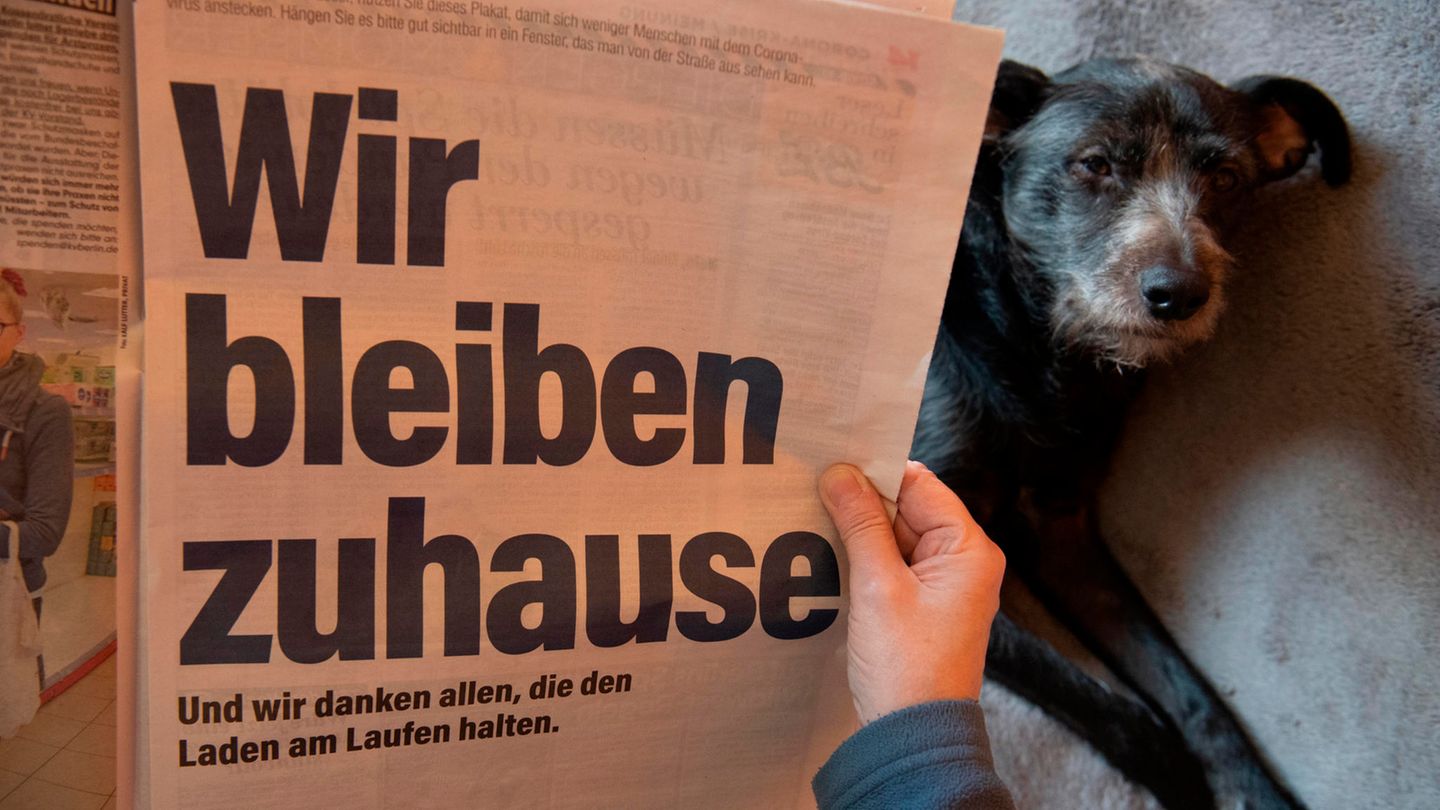 Auch mit Anzeigen in Zeitungen wird für das gegenwärtige Leitmotiv geworben: "Wir bleiben zuhause"