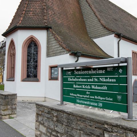 Nirgendwo sonst in Deutschland wütet das Coronavirus so schlimm wie im Würzburger Seniorenheim Ehehaltenhaus - St.Nikolaus, auch 24 Pflegekräfte sind ebenfalls positiv getestet und befinden sich in häuslicher Quarantäne