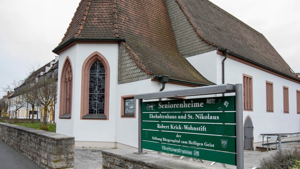 Nirgendwo sonst in Deutschland wütet das Coronavirus so schlimm wie im Würzburger Seniorenheim Ehehaltenhaus - St.Nikolaus, auch 24 Pflegekräfte sind ebenfalls positiv getestet und befinden sich in häuslicher Quarantäne