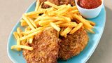 Schnitzel mit Knusperhülle  Viel besser als Ketchup und blitzschnell gemacht: Cola-­Curry­ Sauce zum Dippen. Hier geht's zum Rezept.