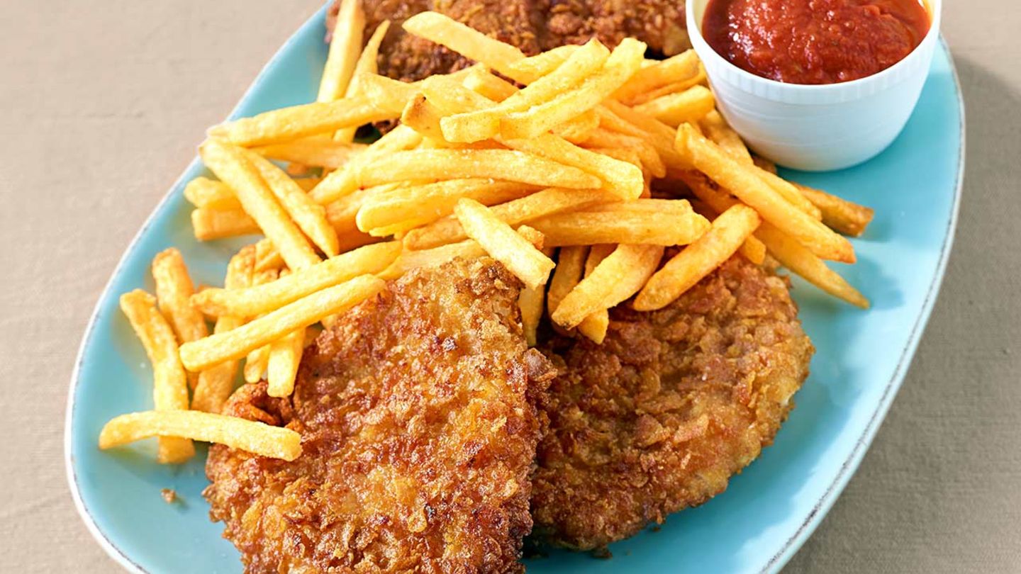 Schnitzel mit Knusperhülle  Viel besser als Ketchup und blitzschnell gemacht: Cola-­Curry­ Sauce zum Dippen. Hier geht's zum Rezept.