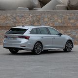 Mit einer Länge von 4,69 Metern ist der die vierte Generation des Octavia Combi um rund zwei Zentimeter länger als der Vorgänger