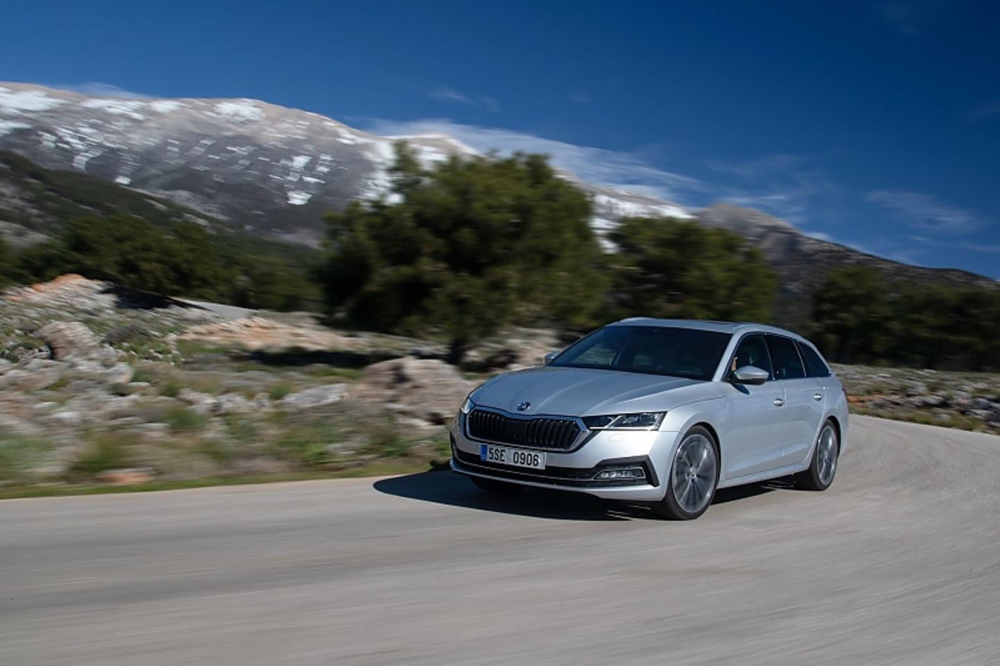 Die Höchstgeschwindigkeit des Skoda Octavia Combi mit 150 PS beträgt 222 km/h