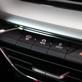 Die Fahrmodi werden per Knopfdruck aktiviert, die Auswahl trifft man auf dem Touchscreen