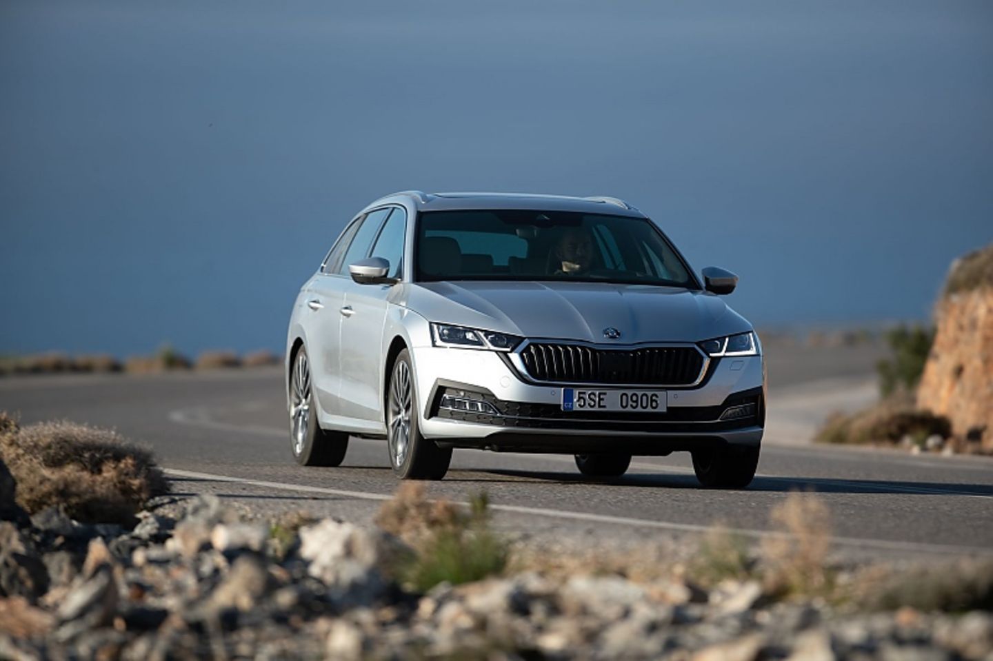Nach 8,8 Sekunden knackt der Skoda Octavia Combi die 100 km/h Marke