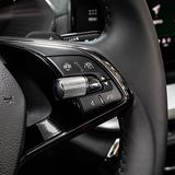 Gute Idee: Die schicken Drehregler am Lenkrad können ebenfalls zur Bedienung eingesetzt werden