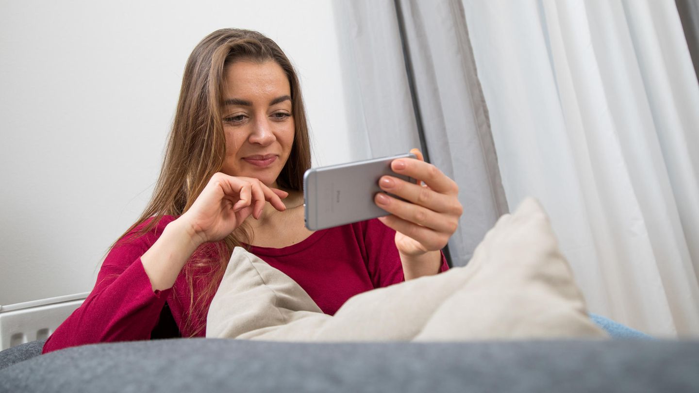 Nähe trotz Social Distancing: Sich auf einen Quarantini treffen – Tipps für den Videochat in Corona-Zeiten