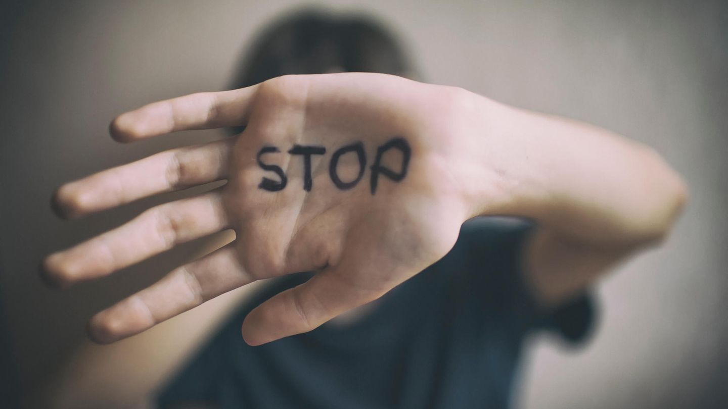 Hand mit Stopzeichen Hand mit Stopzeichen
