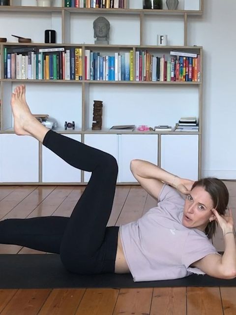 Fitness-Tipps fürs Home-Office: Bauch- und Rückenübungen.