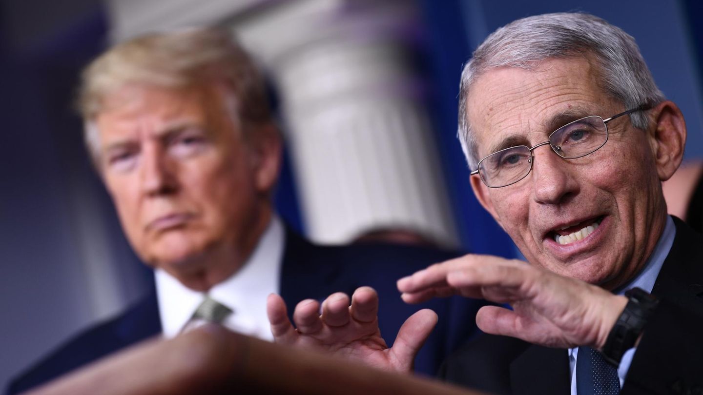 Anthony Fauci auf einer Pressekonferenz zur Coronakrise mit US-Präsident Donald Trump in Washington