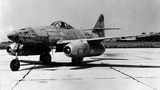 Man sieht, dass die Me 262 ein wesentlich konventioneller aufgebautes Flugzeug war.