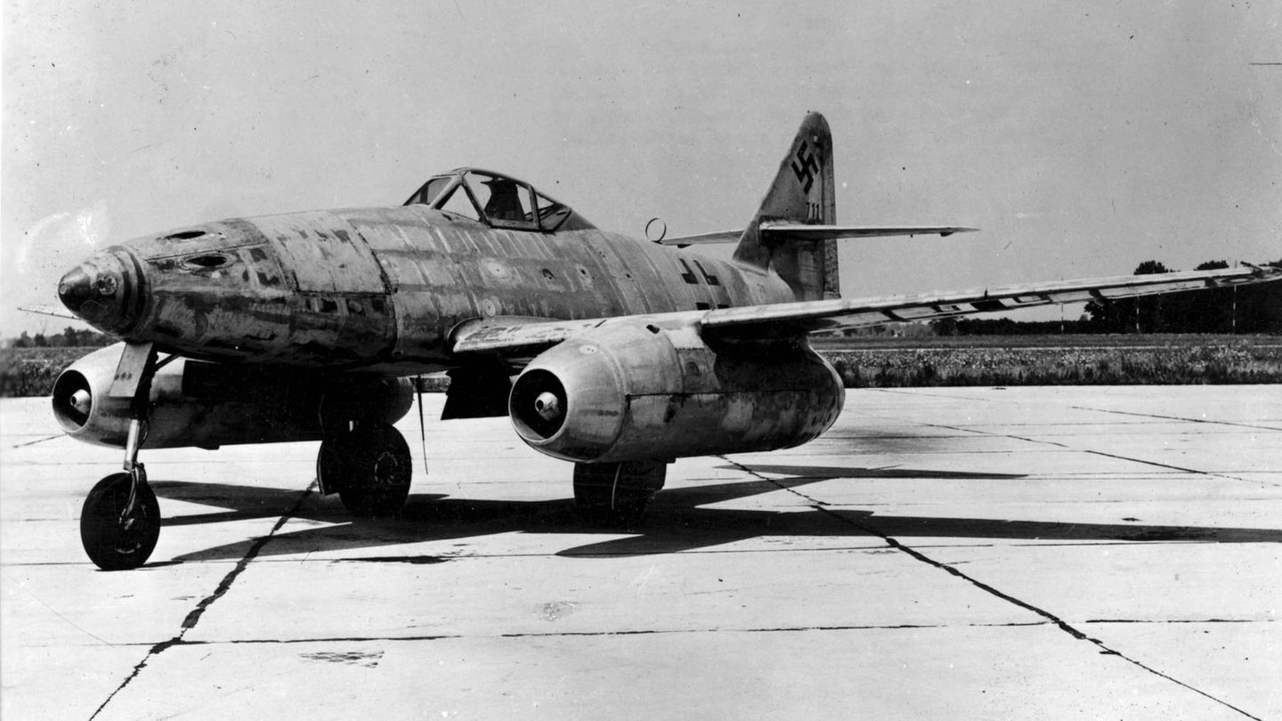 Man sieht, dass die Me 262 ein wesentlich konventioneller aufgebautes Flugzeug war.