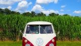 Darf auf einer Oldtimerveranstaltung nicht fehlen: ein VW Bus T1.