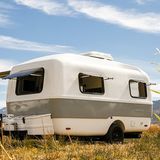 Das Modell aus den USA öffnet sich mit vielen Fenstern in die Natur.