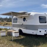 Die Würfel der Sitzbank lassen sich aus dem Boden lösen.