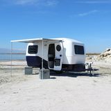 Der Traveller ist mit entsprechendem Zugfahrzeug für leichtes Gelände geeignet.